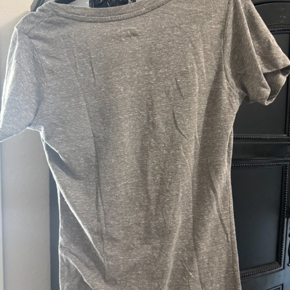 *Arkansas Razorbacks v neck tee - Picture 3 of 4